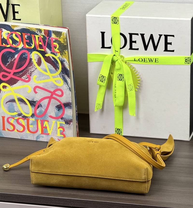Loewe Scarf 迷你手袋 赭黃 / Ochre（絨面） 實拍 6