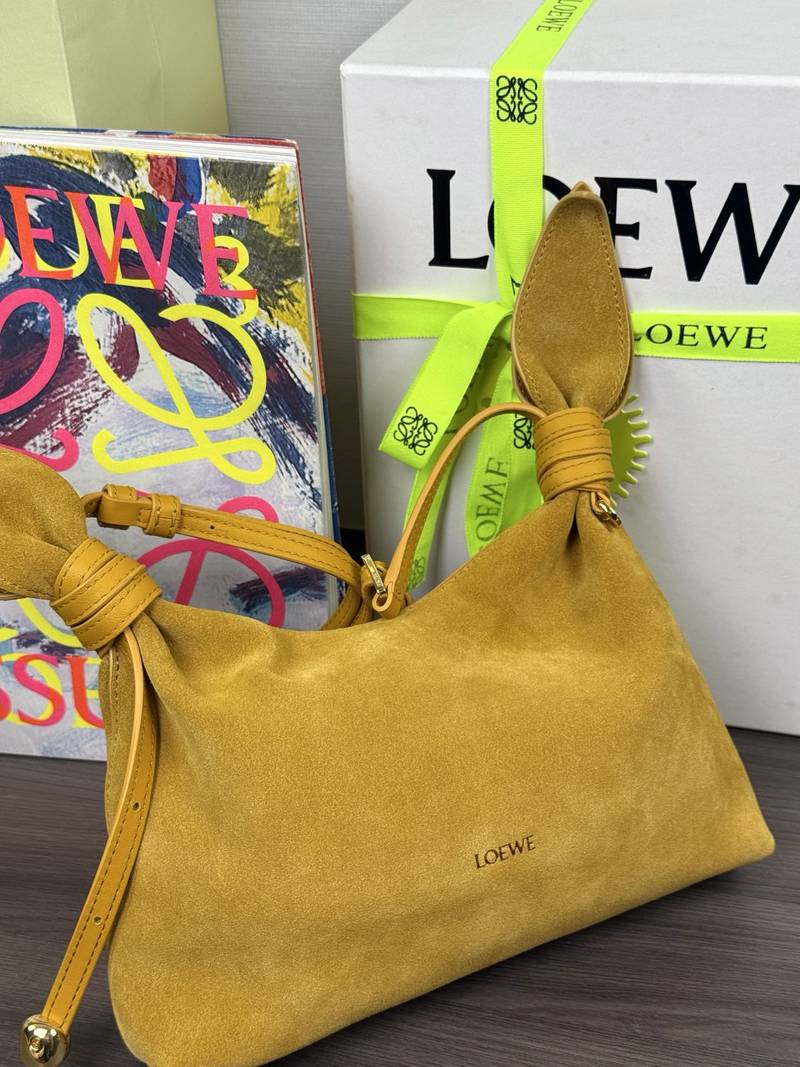 Loewe Scarf 迷你手袋 赭黃 / Ochre（絨面） 實拍 8