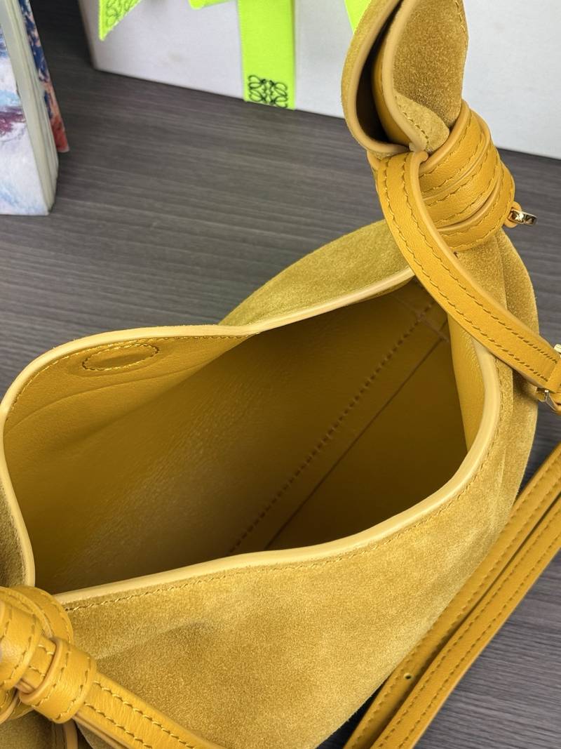 Loewe Scarf 迷你手袋 赭黃 / Ochre（絨面） 實拍 9
