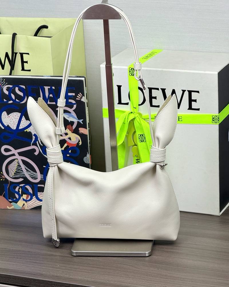 Loewe Scarf 迷你手袋 柔白 / Soft White 實拍 1