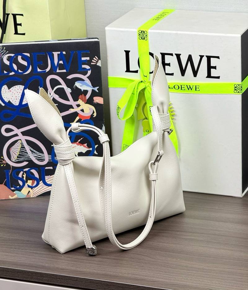 Loewe Scarf 迷你手袋 柔白 / Soft White 實拍 2