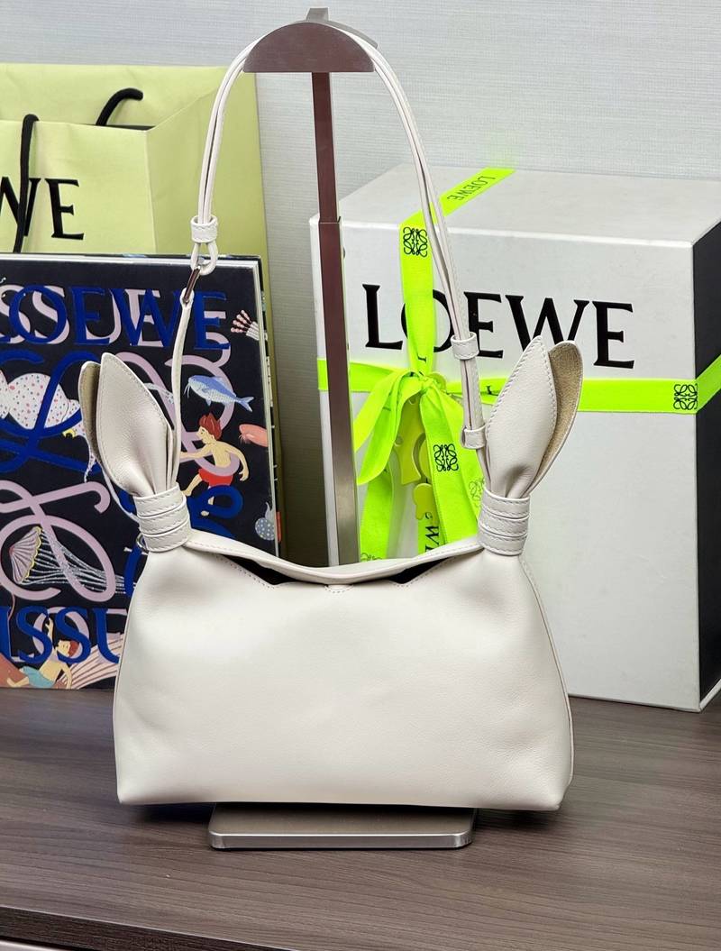 Loewe Scarf 迷你手袋 柔白 / Soft White 實拍 3