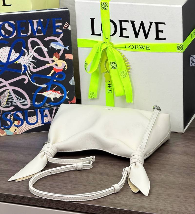 Loewe Scarf 迷你手袋 柔白 / Soft White 實拍 5