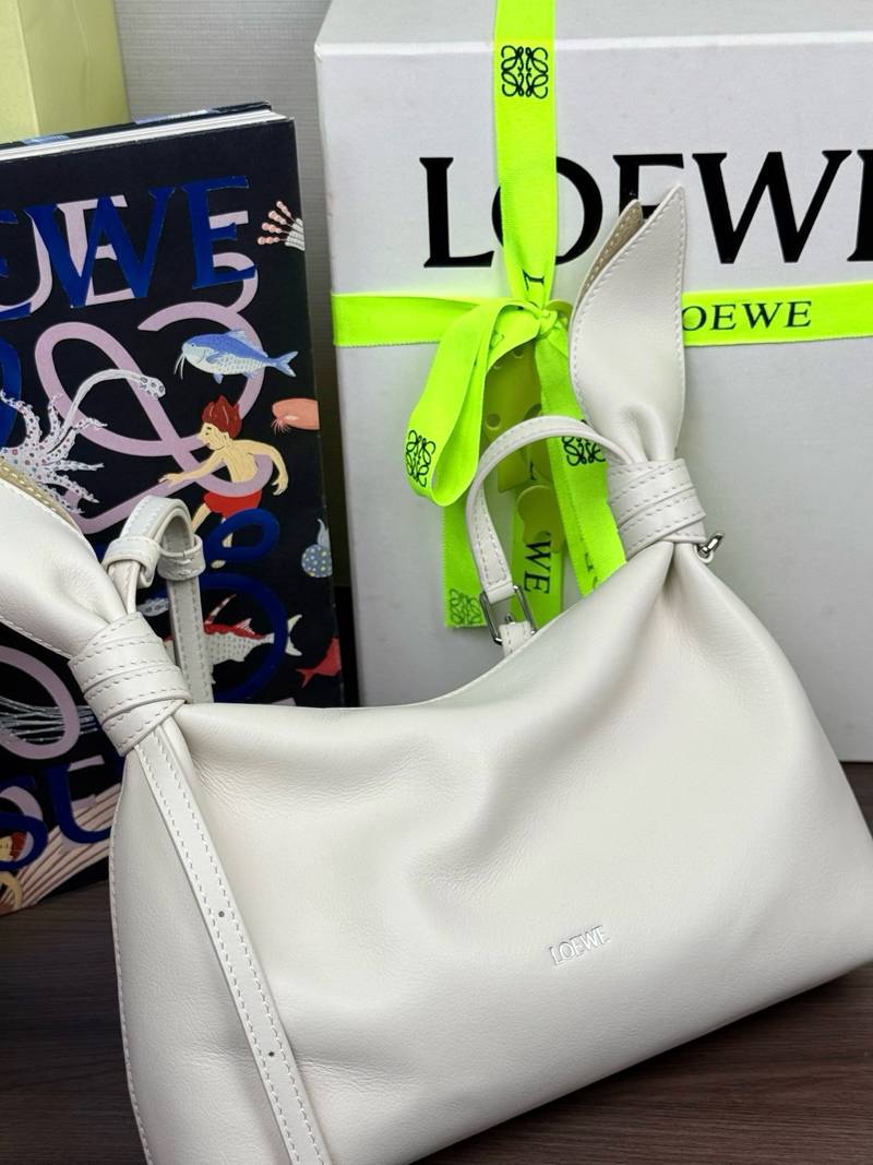 Loewe Scarf 迷你手袋 柔白 / Soft White 實拍 7