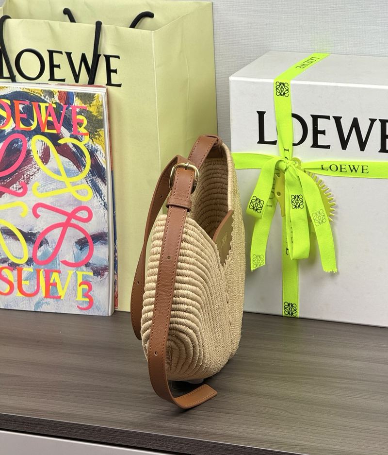 Loewe Swing 拉菲草 中號手袋 自然色 實拍 4