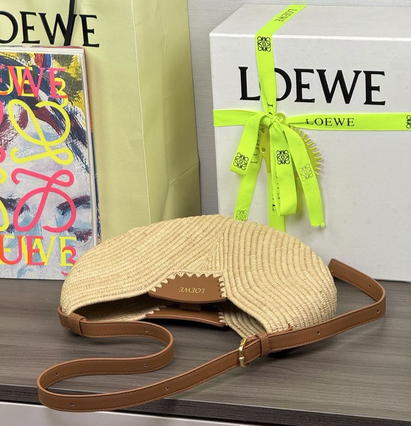 Loewe Swing 拉菲草 中號手袋 自然色 實拍 6