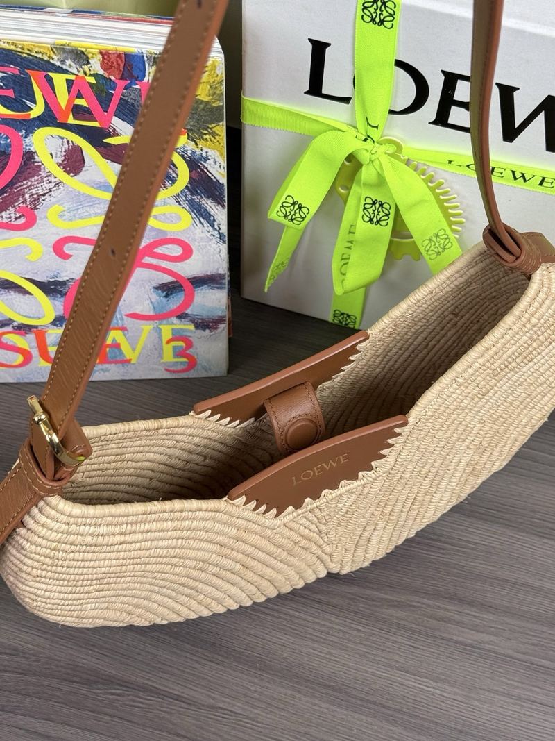 Loewe Swing 拉菲草 中號手袋 自然色 實拍 9