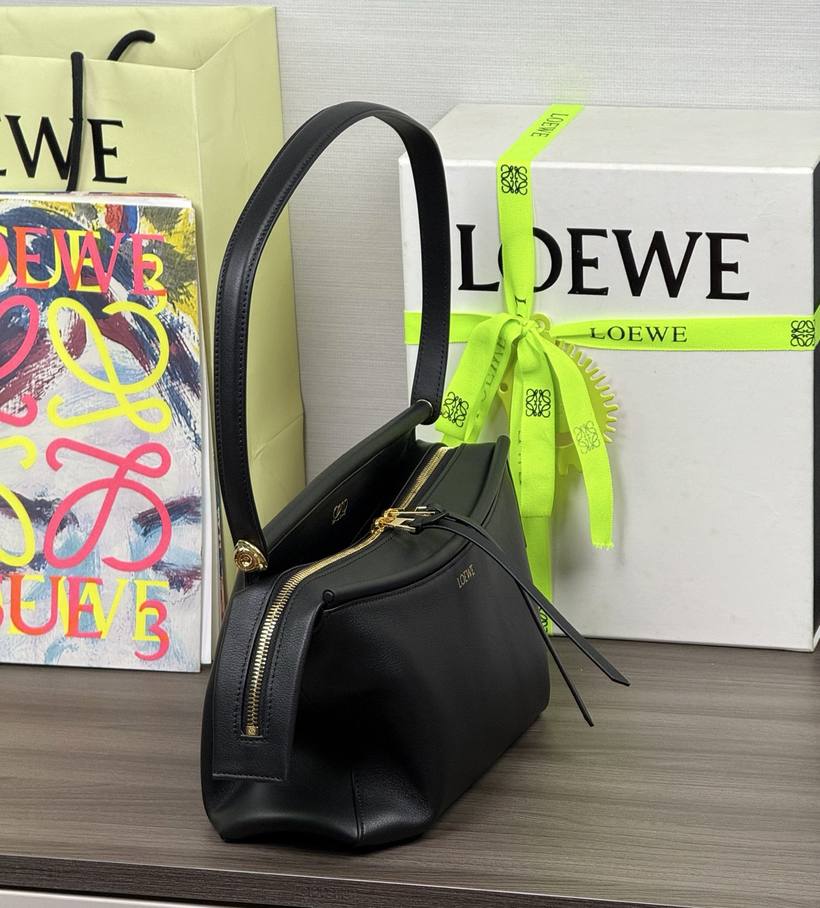 Loewe Whisker 小號 Loewe Whisker 小號 · 黑色 Black 實拍 3