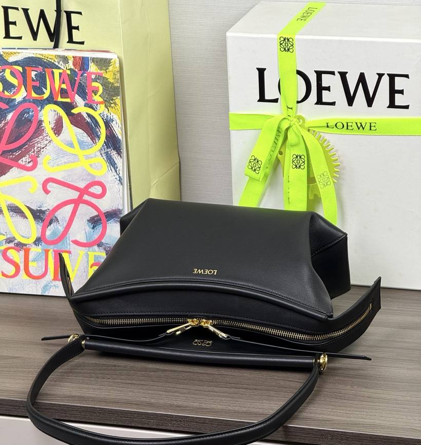 Loewe Whisker 小號 Loewe Whisker 小號 · 黑色 Black 實拍 6
