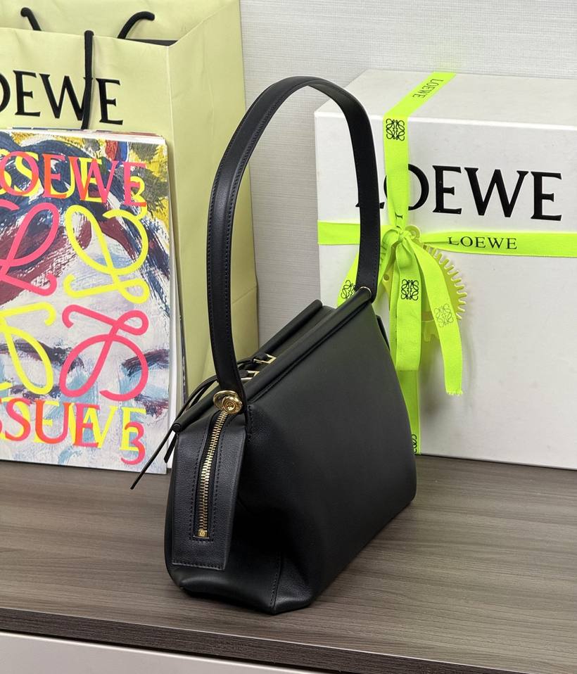 Loewe Whisker 小號 Loewe Whisker 小號 · 黑色 Black 實拍 7