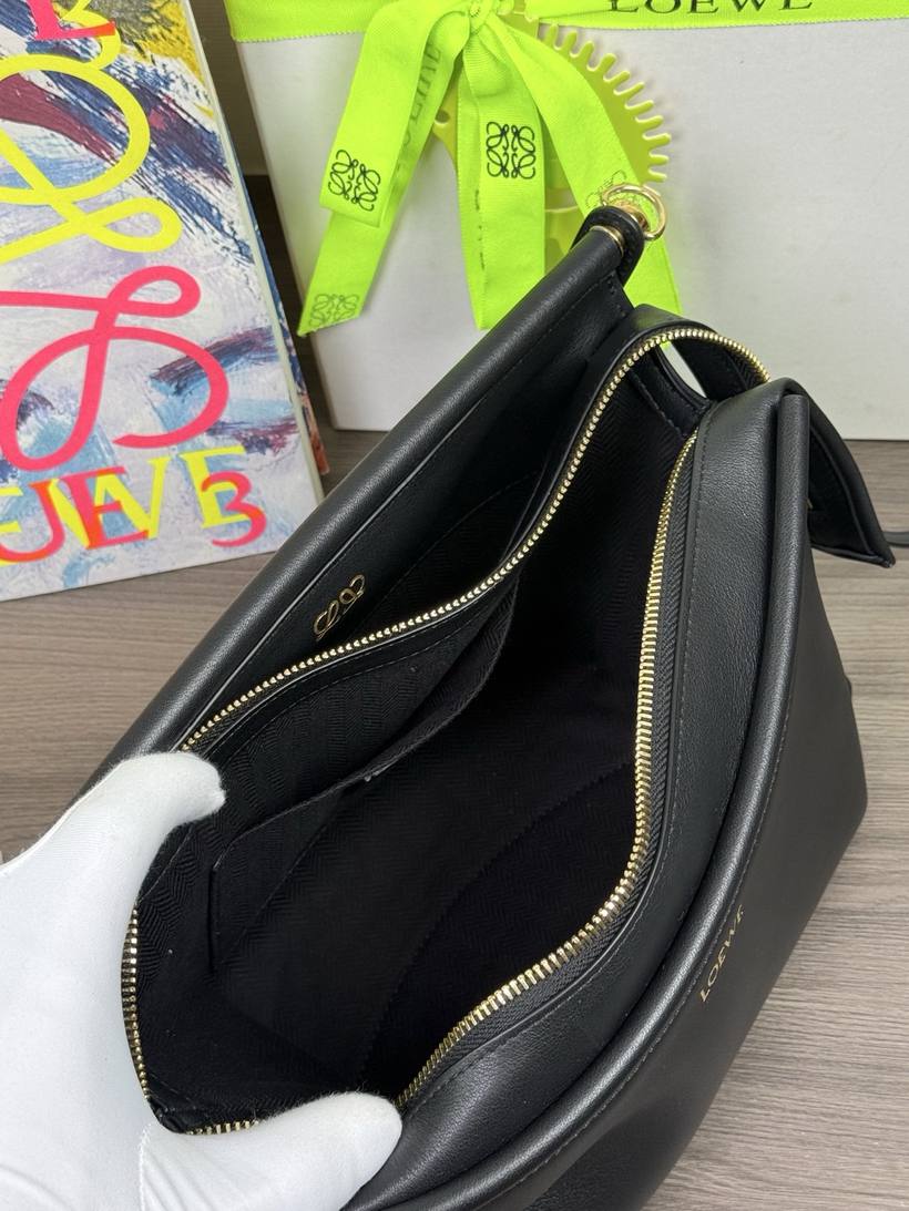 Loewe Whisker 小號 Loewe Whisker 小號 · 黑色 Black 實拍 9