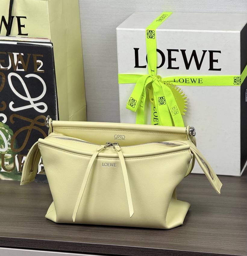 Loewe Whisker 小號 Loewe Whisker 小號 · 香草黃 Vanilla 實拍 5