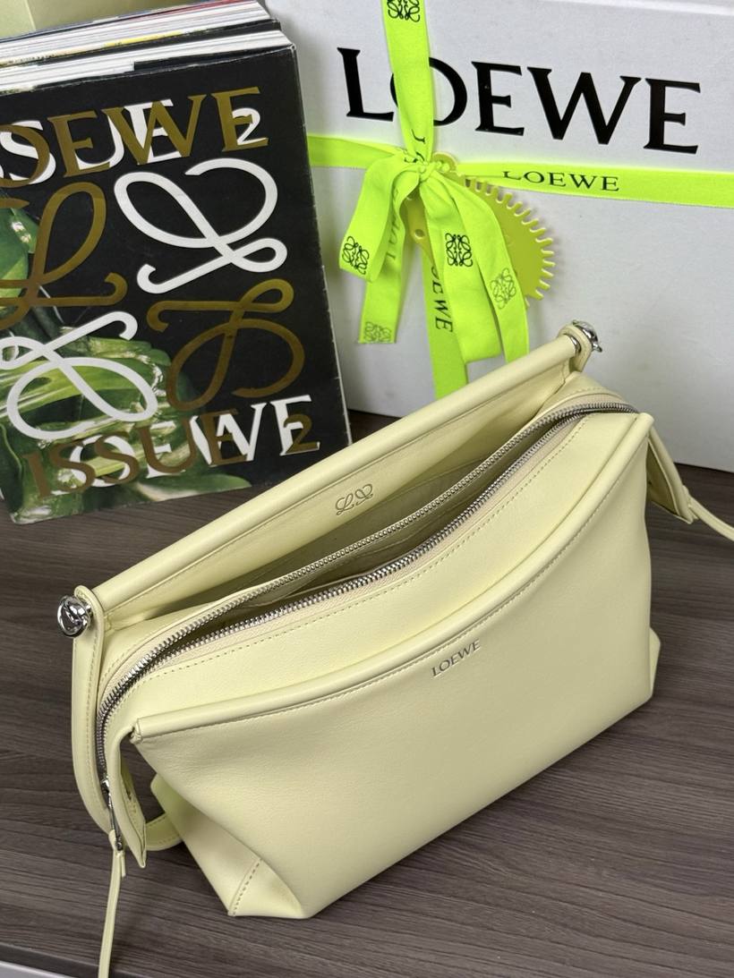 Loewe Whisker 小號 Loewe Whisker 小號 · 香草黃 Vanilla 實拍 8