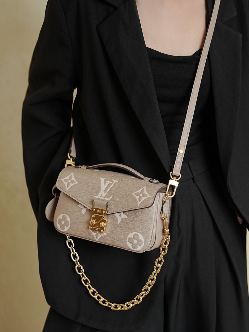 LV Pochette Métis East West 大象灰 M23081 實拍
