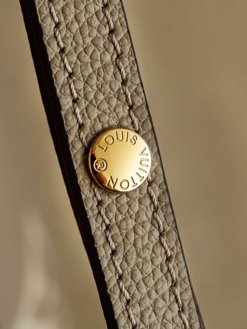 LV Pochette Métis East West 大象灰 M23081 實拍