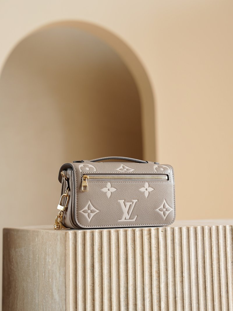 LV Pochette Métis East West 大象灰 M23081 實拍