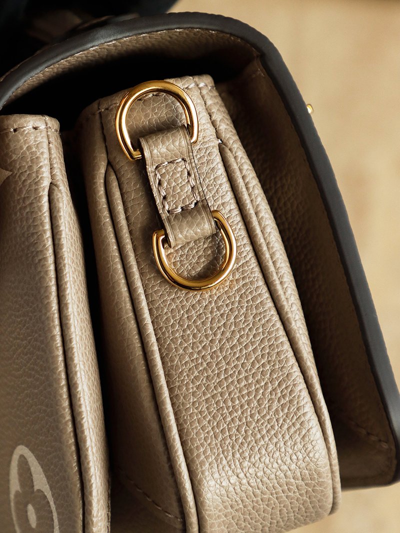 LV Pochette Métis East West 大象灰 M23081 實拍