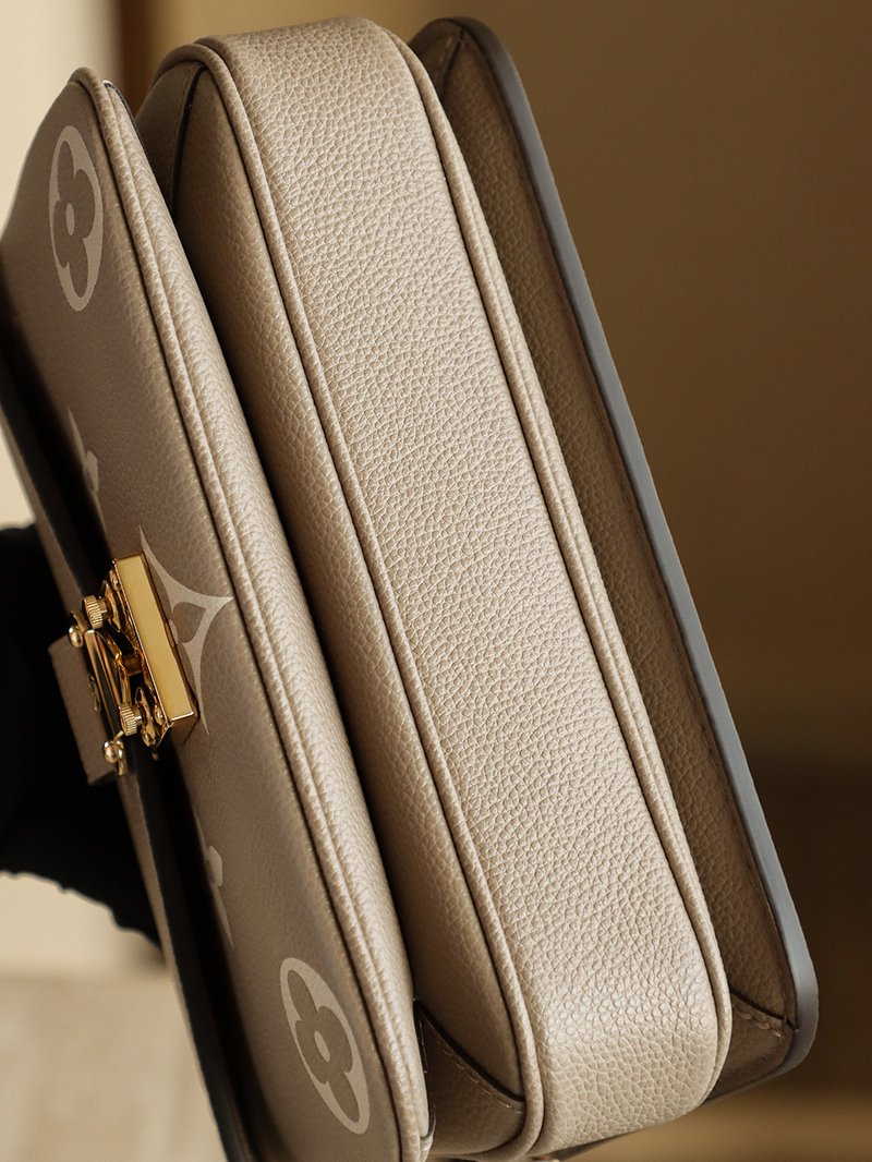 LV Pochette Métis East West 大象灰 M23081 實拍