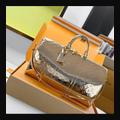 LV Keepall 50 M26463 · 玫瑰金鏡面 配色