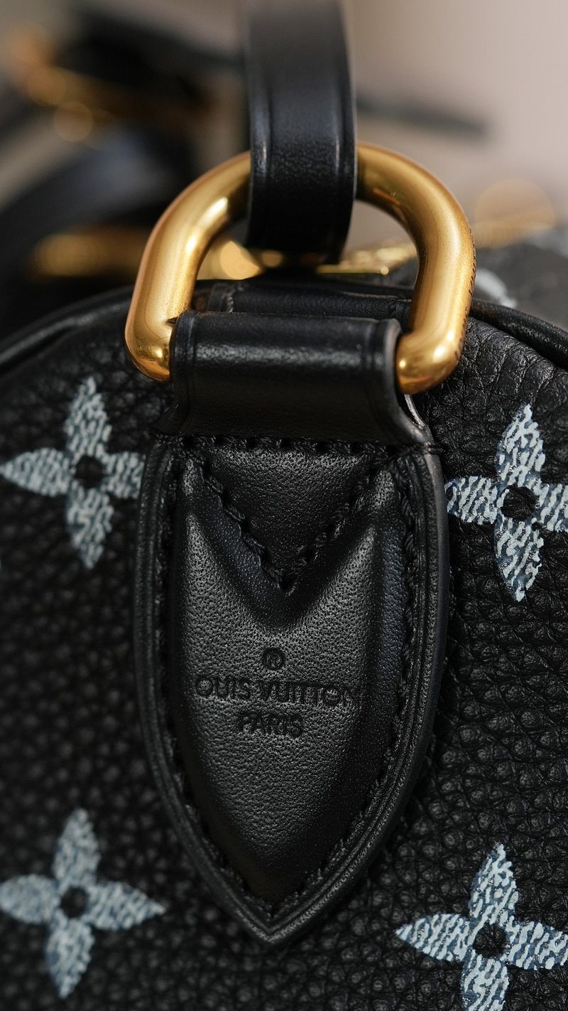 V 型皮標 LOUIS VUITTON PARIS 壓印