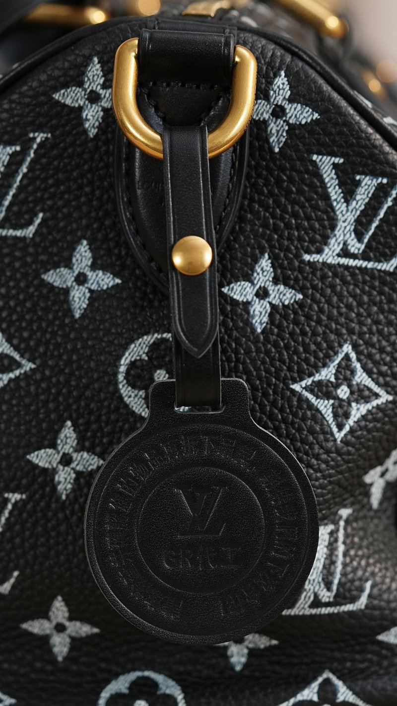 圓形 LV 皮標章