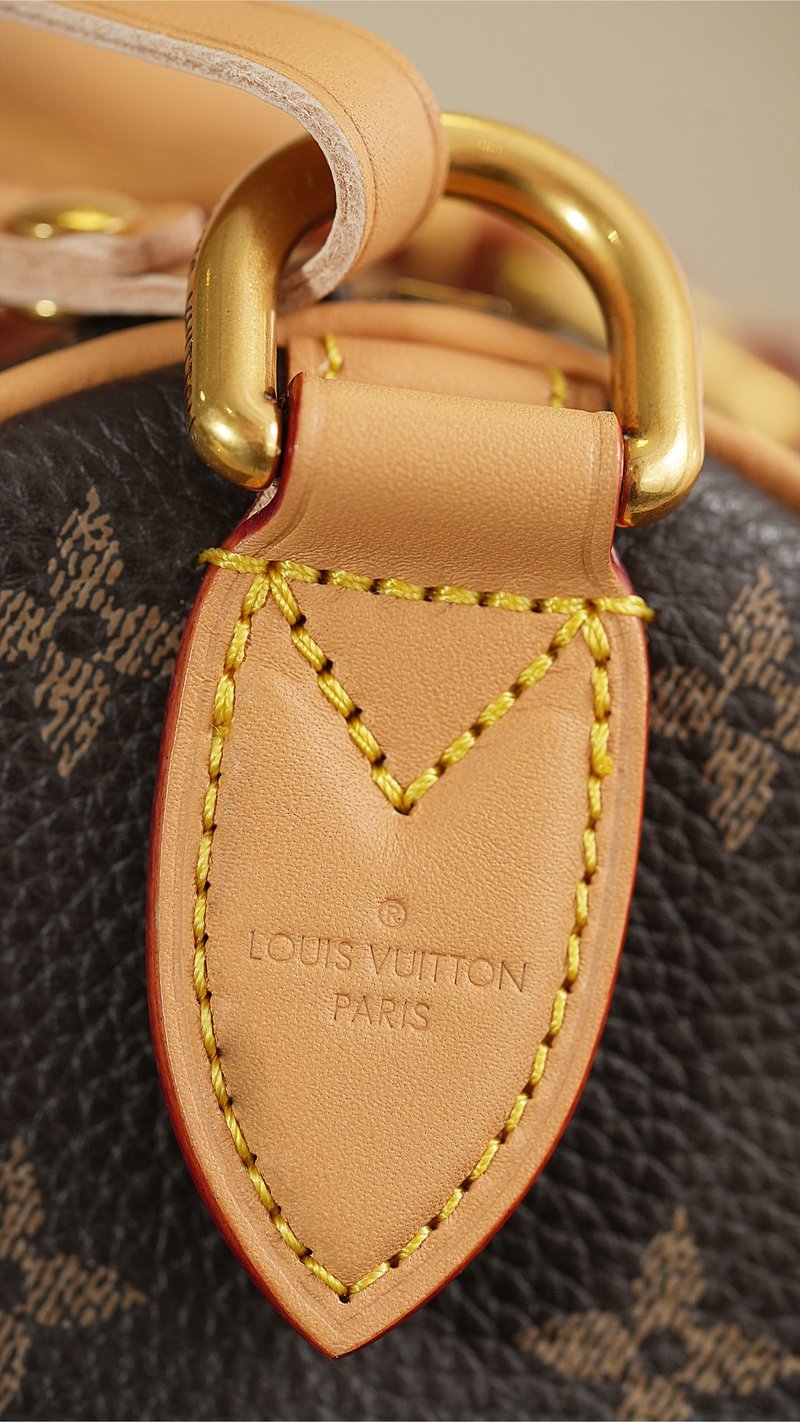 V 型皮標 LOUIS VUITTON PARIS 壓印