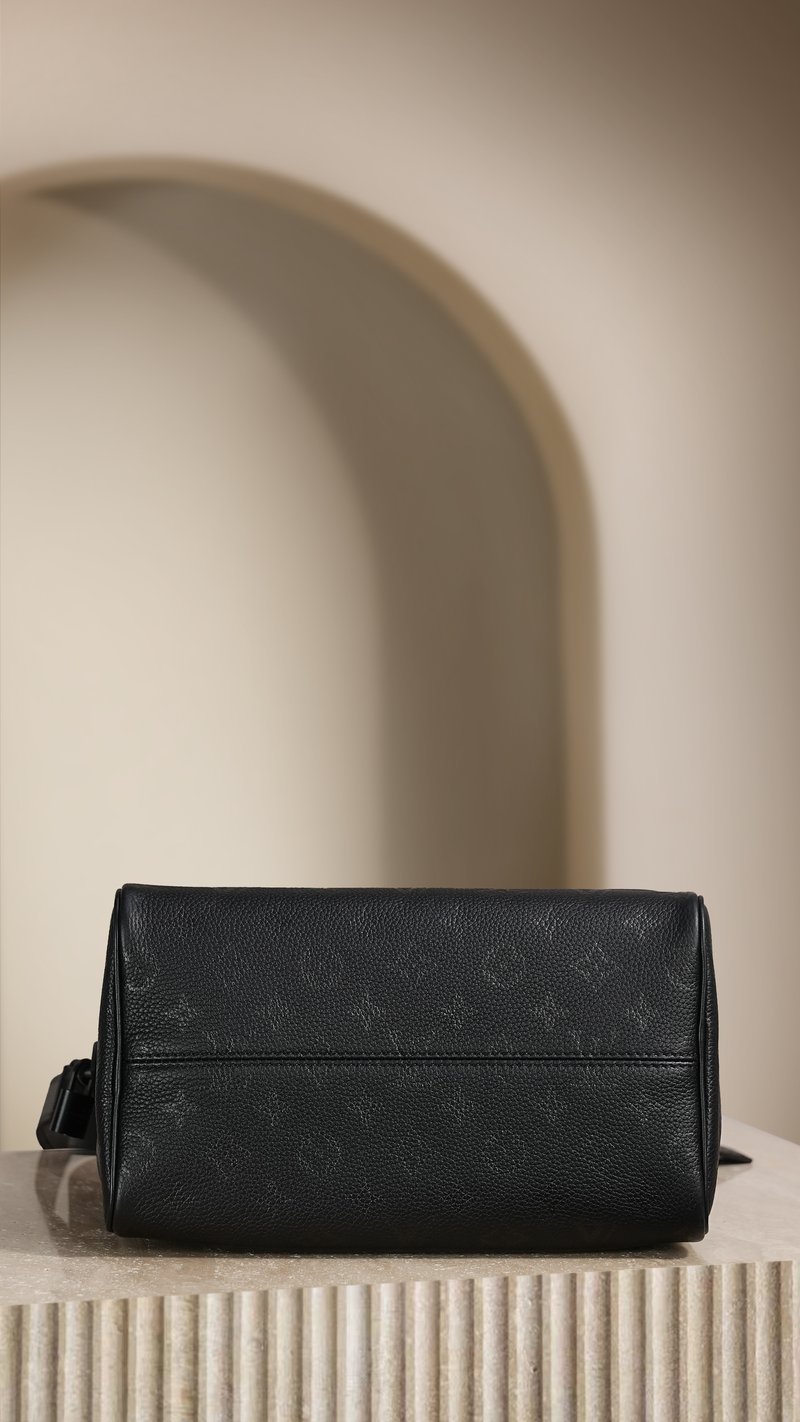Speedy P9 Ultra Black 底部與側片